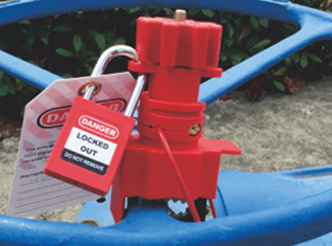 What are the advantages of  the universal valve lock?